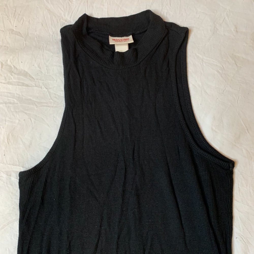 Black sleeveless dress